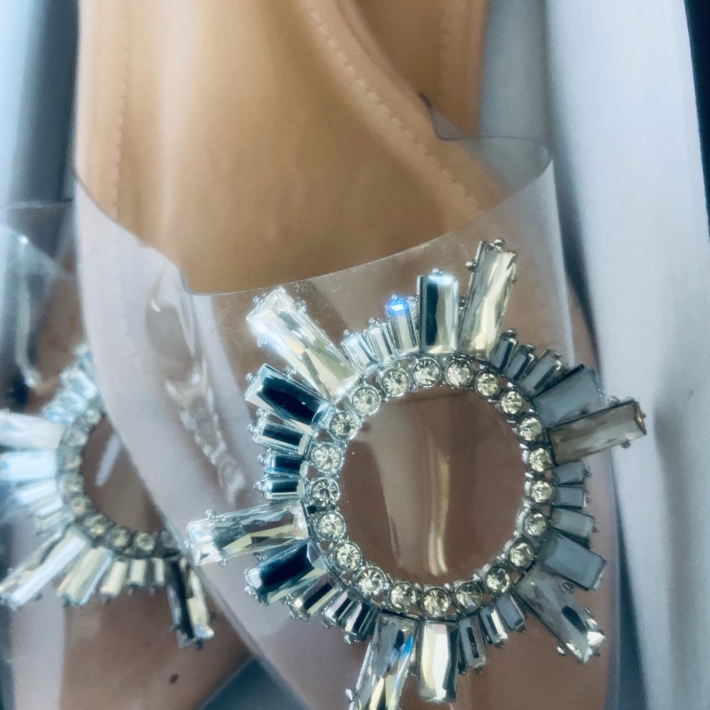 Lulus-Myral Light Nude Rhinestone Pointed-Toe Flats- never worn, original box